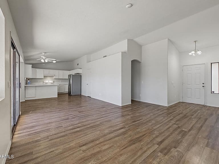 531 E MESQUITE Avenue photo 4