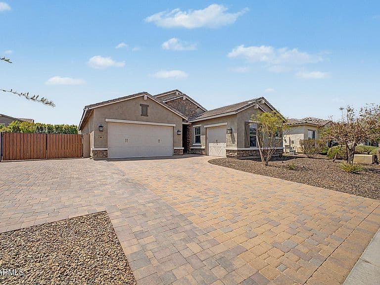 9349 W LOUISE Drive photo 4