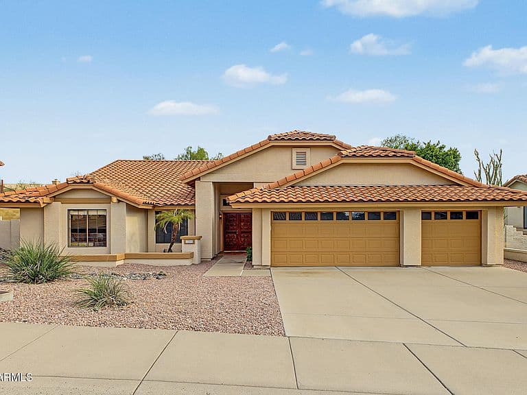 1101 E BRAEBURN Drive photo 2