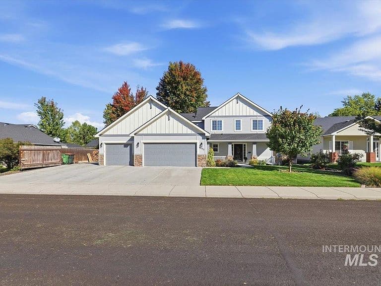 2082 E Glasgow St photo 2