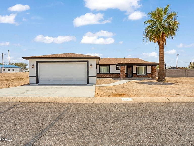 6747 E Albany Street photo 1
