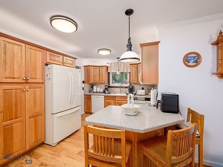 1903 Forest Park Dr photo 3