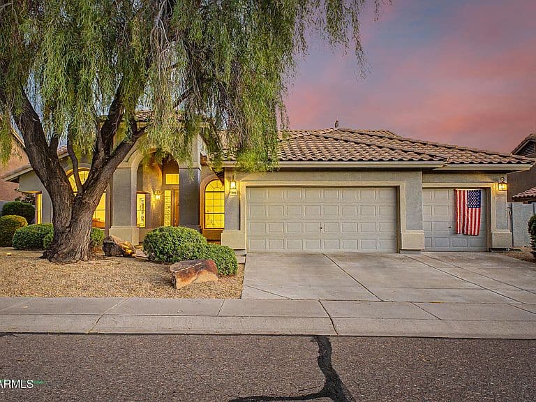5023 E BARWICK Drive photo 1