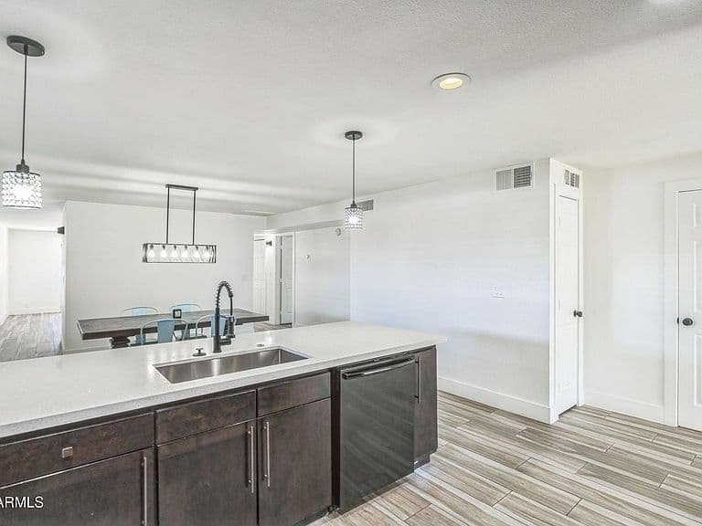 2217 E SHERIDAN Street photo 3