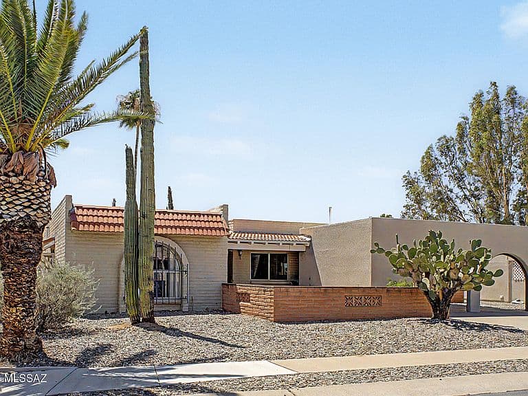 1531 S San Carla photo 2