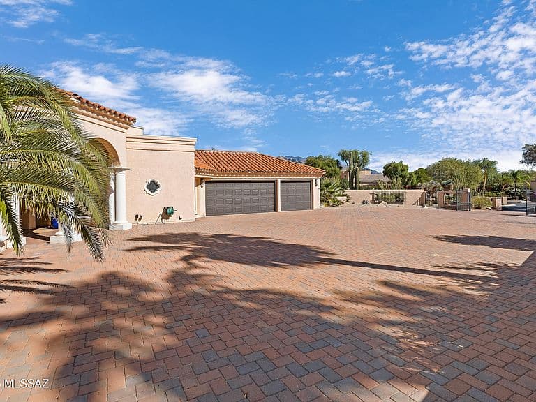 8513 N Nob Hill Dr photo 5