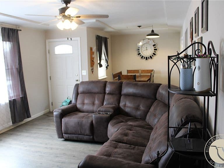 3107 Poly Dr photo 2