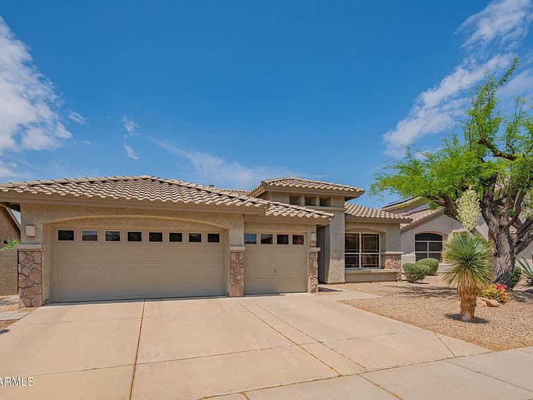 4374 E LARIAT Lane photo 3
