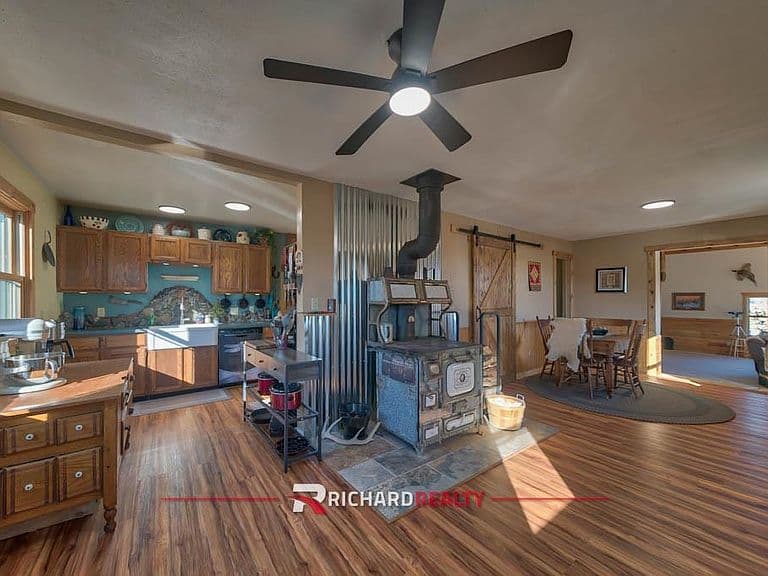 760 Lane 41 photo 2