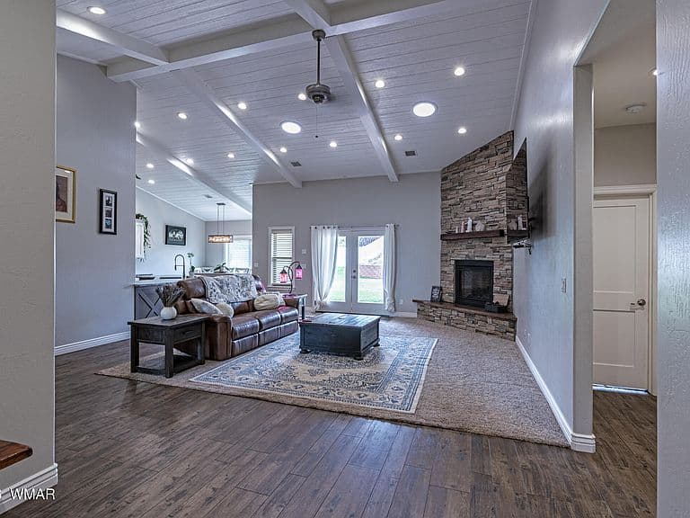819 E Tumbleweed Ln photo 3