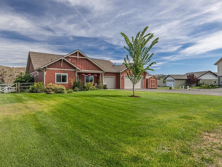 5487 Thimbleberry Loop photo 2