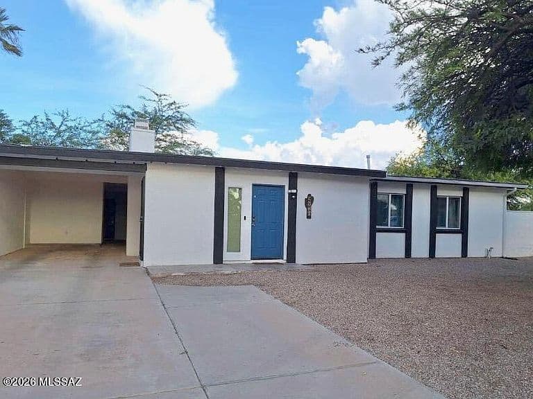 9870 E Celeste Dr photo 2