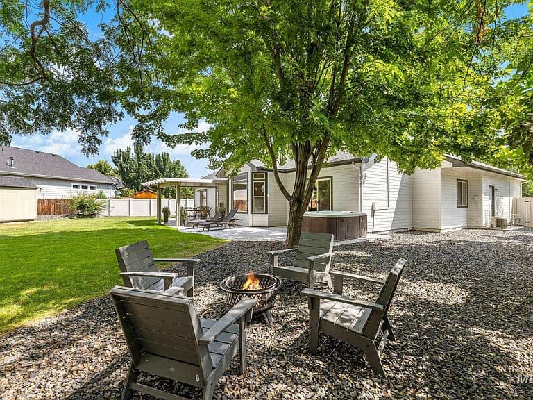 2818 E Shadowview St photo 1