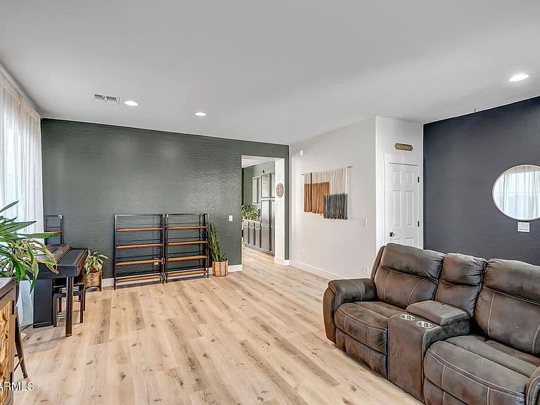 3345 W Thoreau Ln photo 4