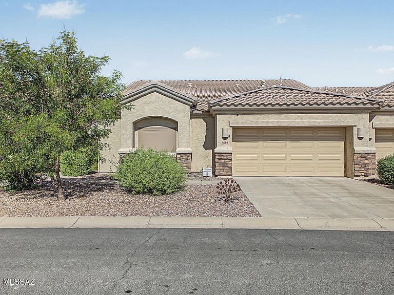 1574 E Sage Dr photo 1