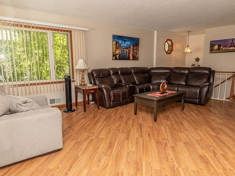 329 Saturn Dr photo 3
