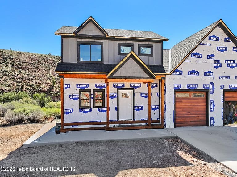 105 Schaan Dr photo 3