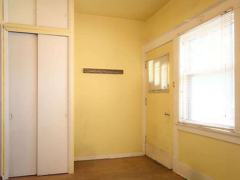 103 S Arch St photo 3