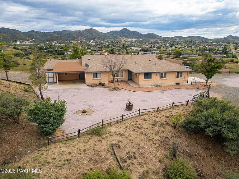 2125 S Foothill Dr photo 2
