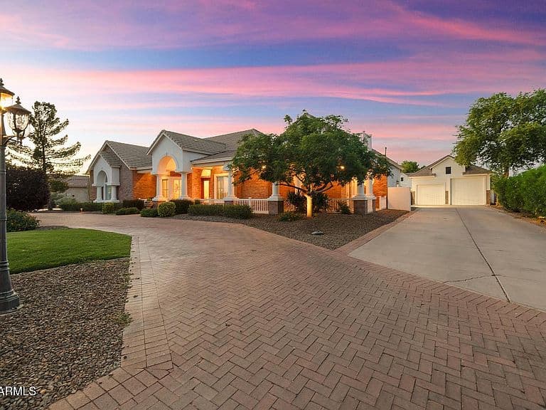 88 E TOLEDO Court photo 1