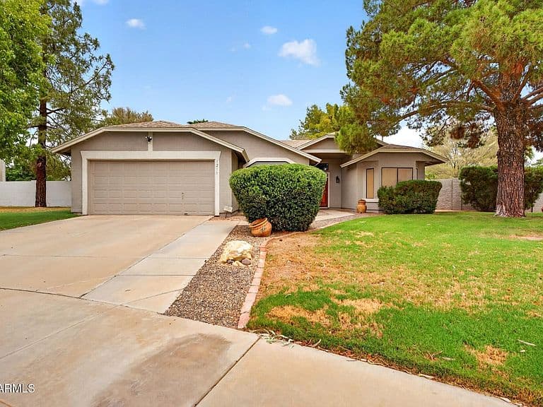 1211 N LEOMA Court photo 2