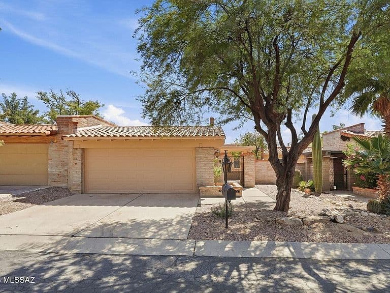 8579 N Calle Tioga photo 1