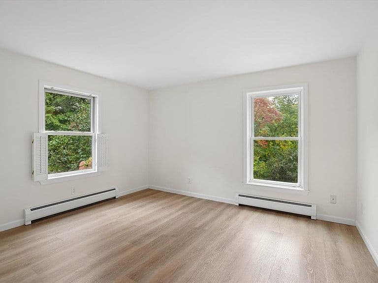262 Collins Road photo 4