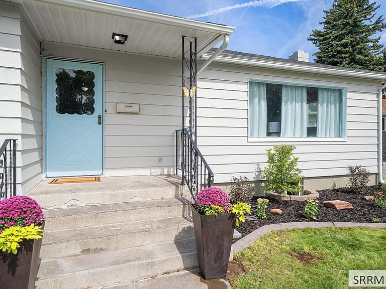 1085 Syringa Dr photo 5
