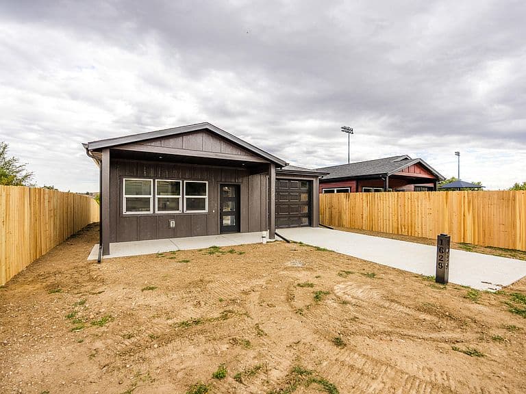 1629 Dana Ave photo 2