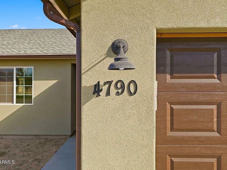 4790 E GOSS Drive photo 3