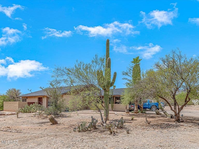 3832 N Gunnison Dr photo 3