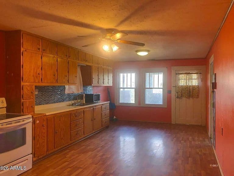1137 W RICE Street photo 2