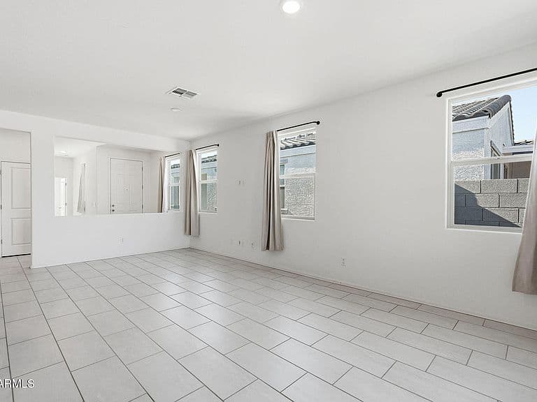 3807 S 83RD Drive photo 5