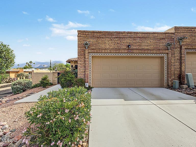 197 E Crooked Stick Dr photo 3