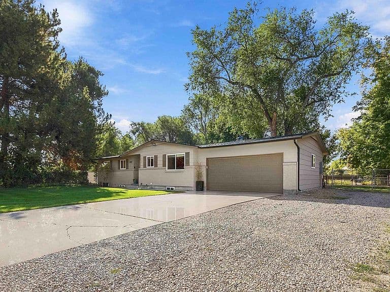 10909 W Estate Dr photo 2