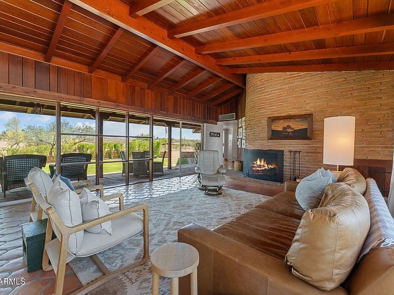 890 W PALO VERDE Drive photo 2