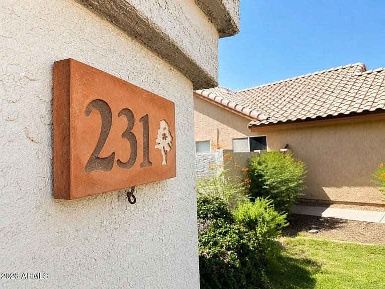 231 N LEOMA Court photo 2