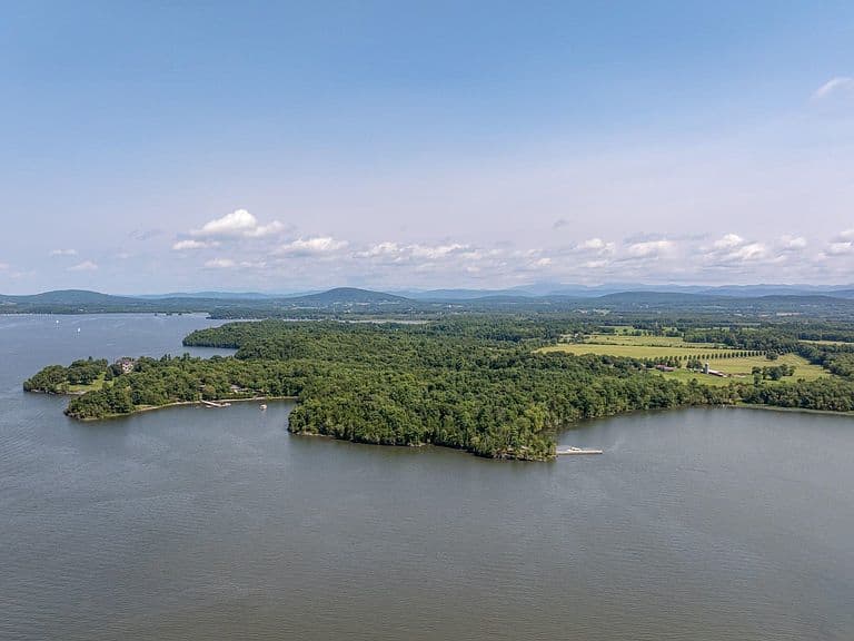 1044 Grosse Point Road photo 3