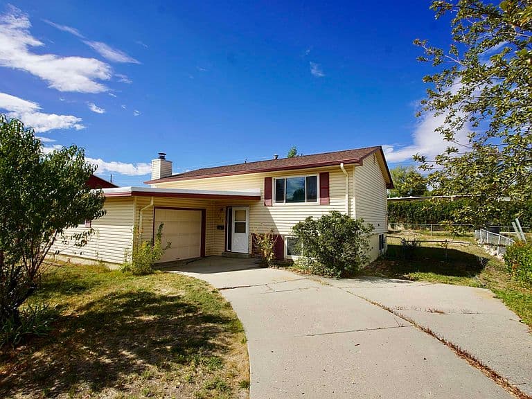1742 Glendale Ave photo 2