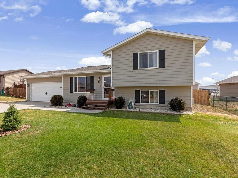 104 Maxwell Dr photo 1