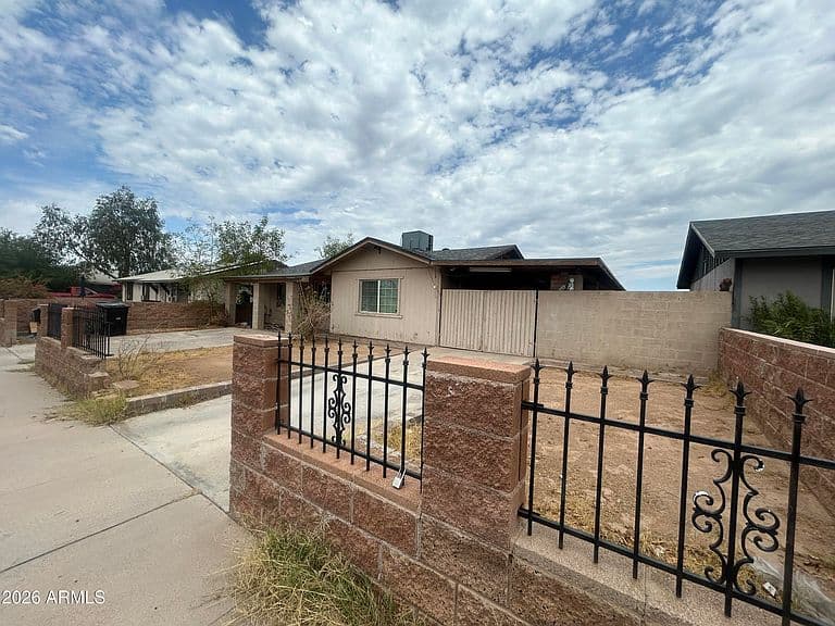 4732 E HIDALGO Avenue photo 1
