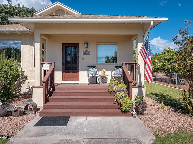 1312 MAIN Street photo 5