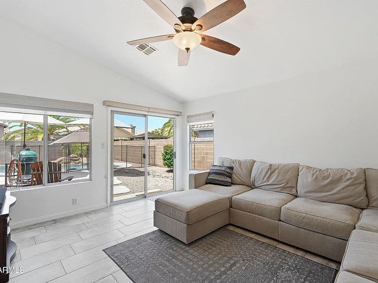 840 E GARY Drive photo 3