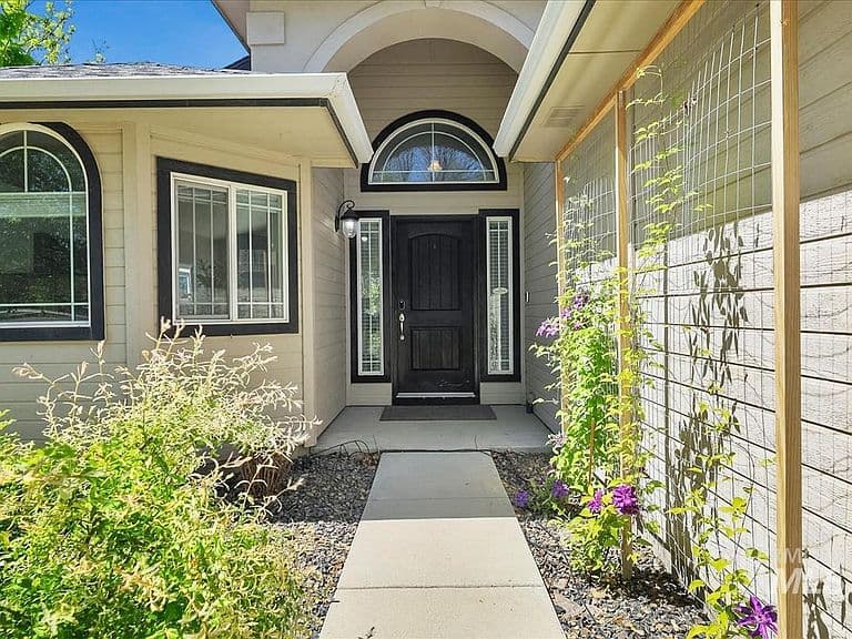 1727 N Vinifera Pl photo 2