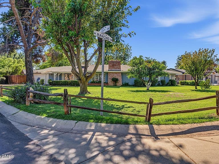 1201 W RANCHO Drive photo 4