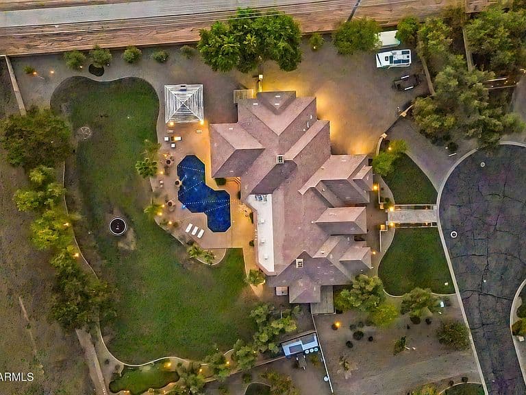 1131 E DESERT Court photo 2