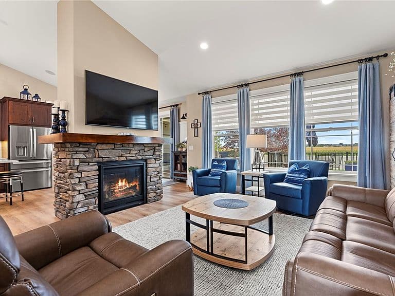 326 Feldspar Way photo 2
