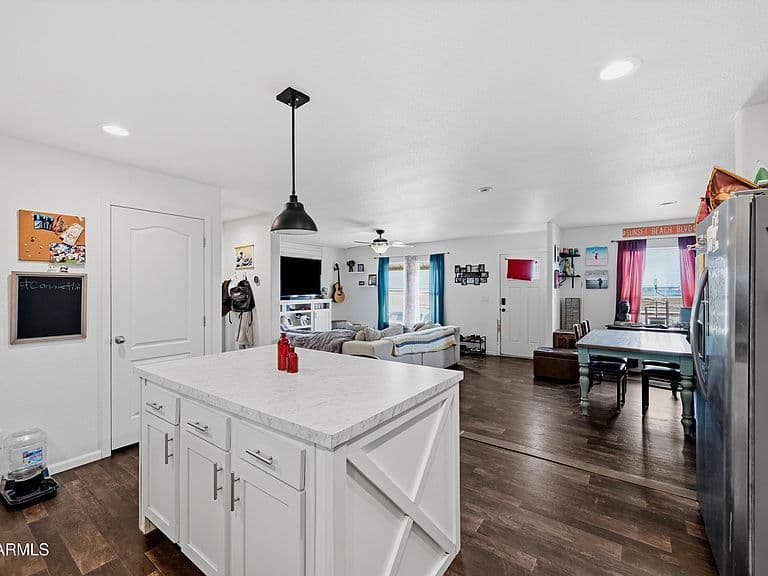 10470 E JOSEPH Lane photo 1