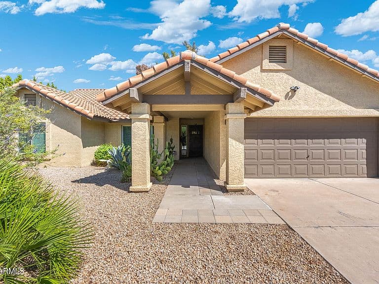 4802 E HILLERY Drive photo 1