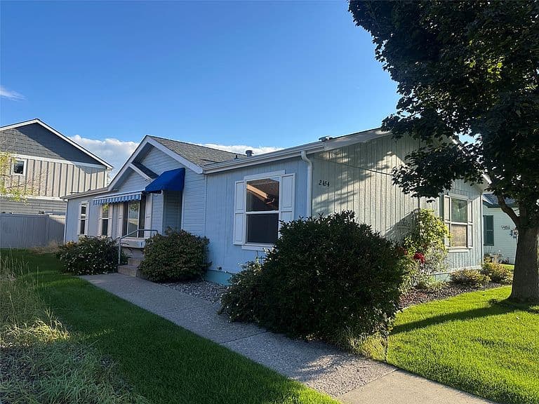 2454 McIntosh Loop photo 2